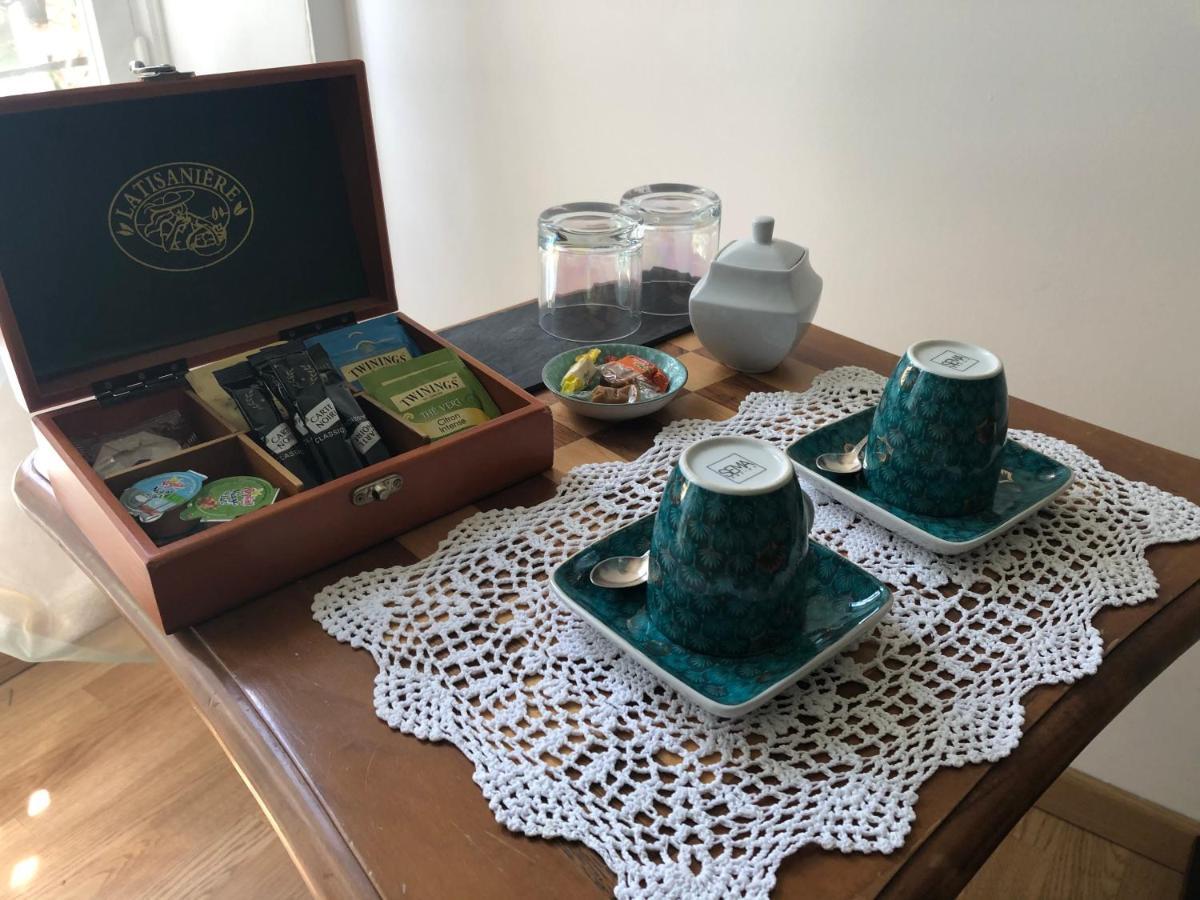 Le Cedre Bleu Bed & Breakfast Grosrouvre ภายนอก รูปภาพ